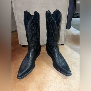 Women’s Black Ariat Cowboy Boots- Size 9